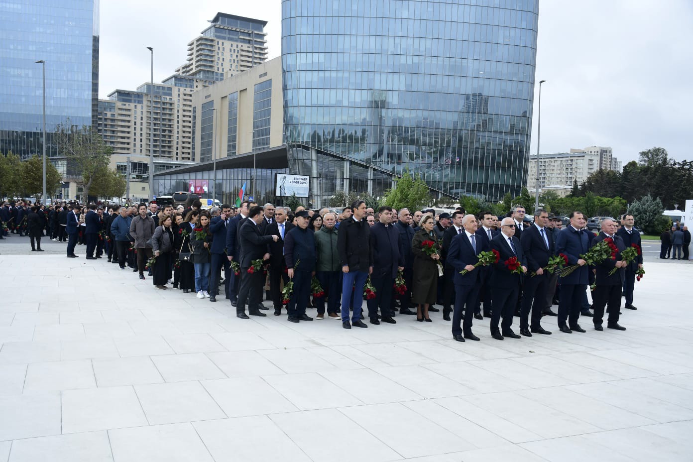 Azərbaycan Həmkarlar İttifaqları Konfederasiyasının kollektivi Zəfər parkını ziyarət edib