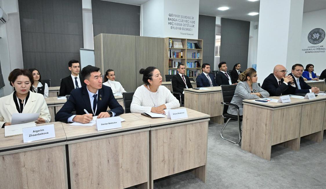 AƏSMA-da Qırğızıstan həmkarlar ittifaqlarının nümayəndələri üçün təlimlər keçirilir