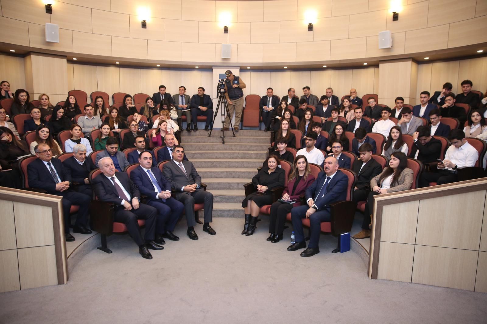 Neft və Qaz Sənayesi İşçiləri Həmkarlar İttifaqı BANM-in bir qrup tələbəsinə təqaüd verəcək
