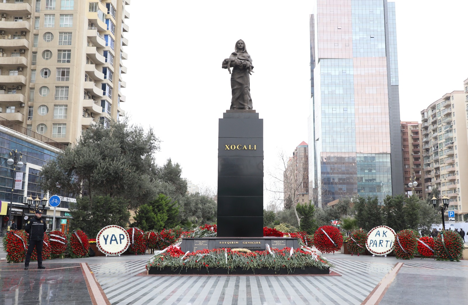 Azərbaycan Həmkarlar İttifaqları Konfederasiyasının kollektivi Xocalı soyqırımı abidəsini ziyarət edib