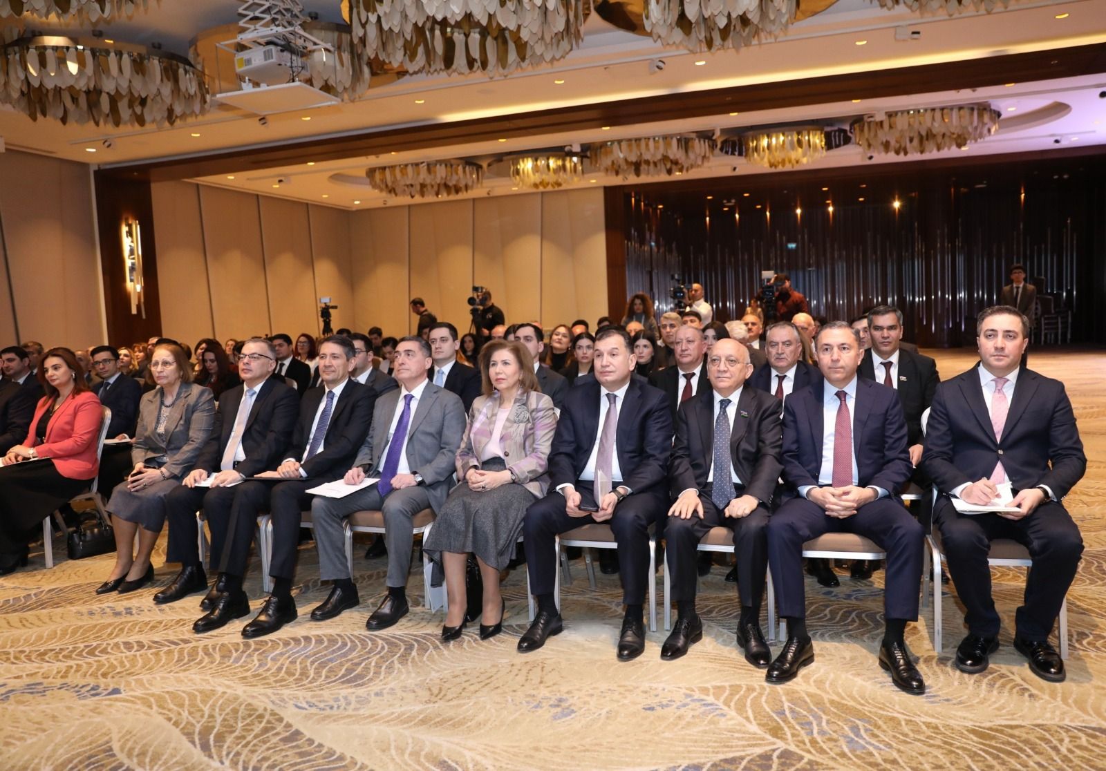 “Qadın iştirakçılığının təbliği” adlı konfrans keçirilib