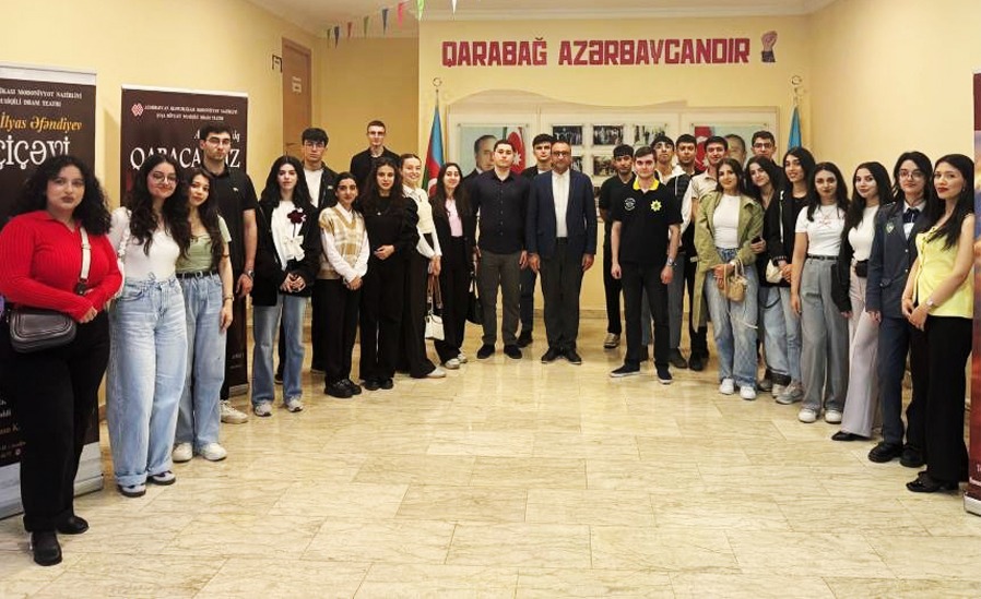 Həmkarlar ittifaqının dəstəyi ilə tələbələr teatrda tamaşa izləyiblər