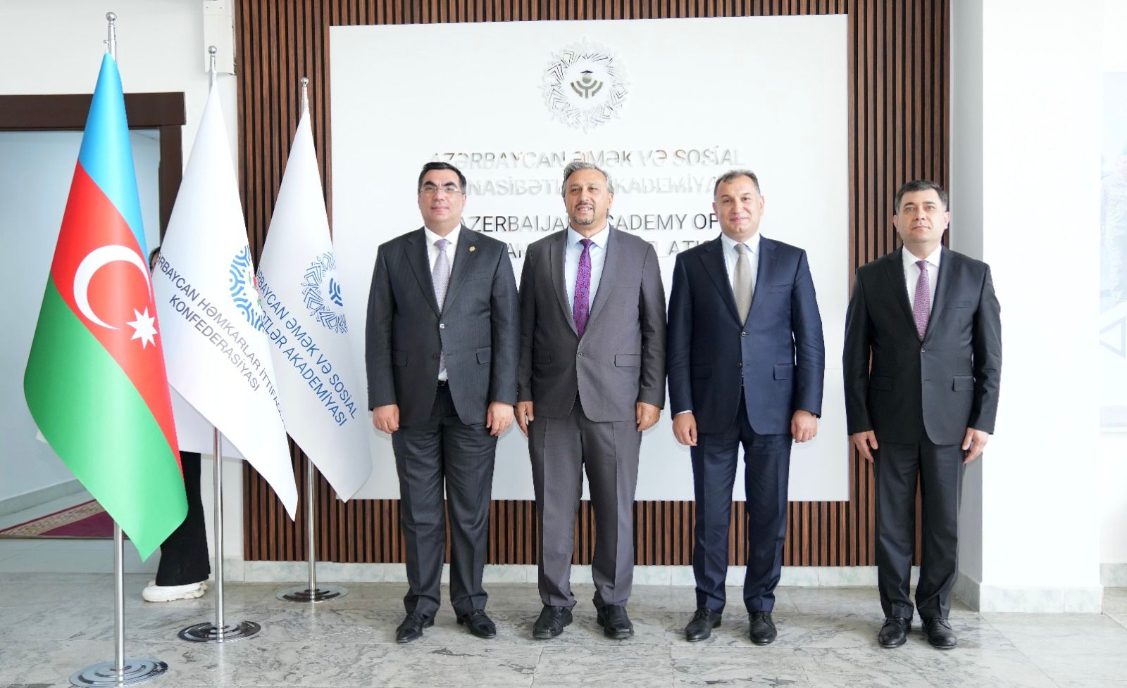 Koç Universitetinin rektoru Azərbaycan Həmkarlar İttifaqları Konfederasiyasının Əmək və Sosial Münasibətlər Akademiyasında olub